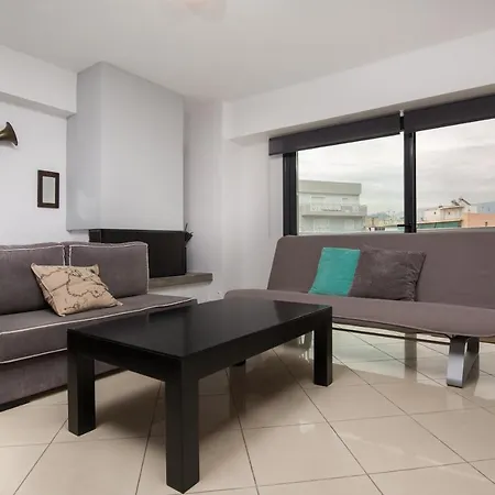 Spacious Modern With Great Rooftop View *