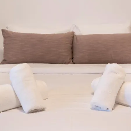 Spacious Modern With Great Rooftop View Apartament