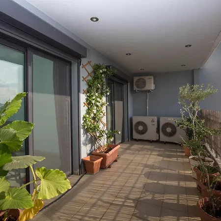 Апартаменты Spacious Modern With Great Rooftop View
