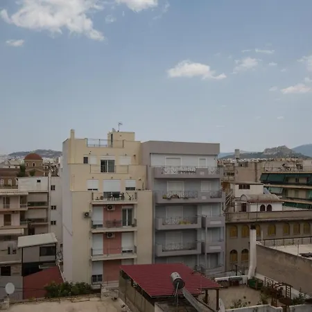Spacious Modern With Great Rooftop View *