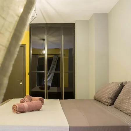 Spacious Modern With Great Rooftop View Апартаменты *