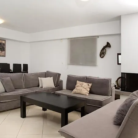 Апартаменты Spacious Modern With Great Rooftop View *