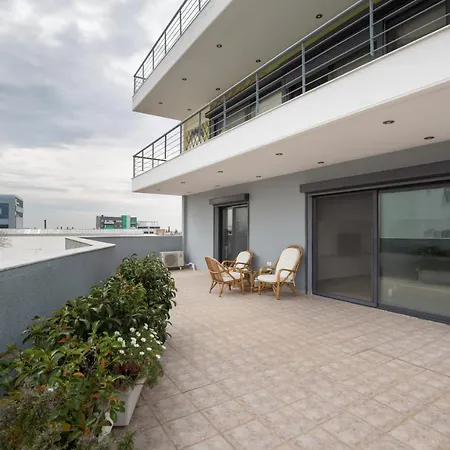 Апартаменты Spacious Modern With Great Rooftop View Афины
