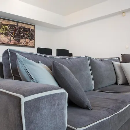 Апартаменты Spacious Modern With Great Rooftop View *