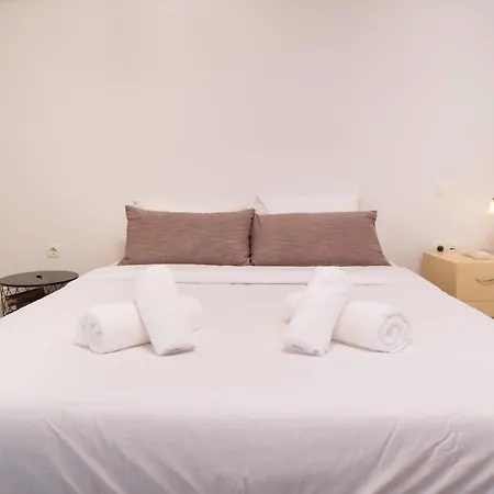 Spacious Modern With Great Rooftop View Афины